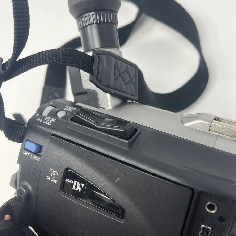 PANASONIC PV-DV100D Digital Palmcorder, UNTESTED, AS IS (No Battery/Charger)‎